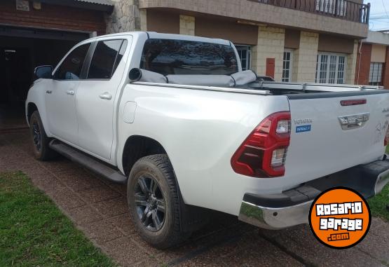 Camionetas - Toyota HILUX 4X2 DC SRV 2.8 AT 2024 Diesel 9000Km - En Venta