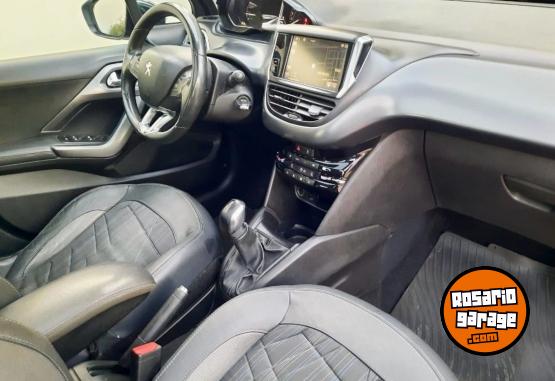 Autos - Peugeot 208 2014 Nafta 90000Km - En Venta