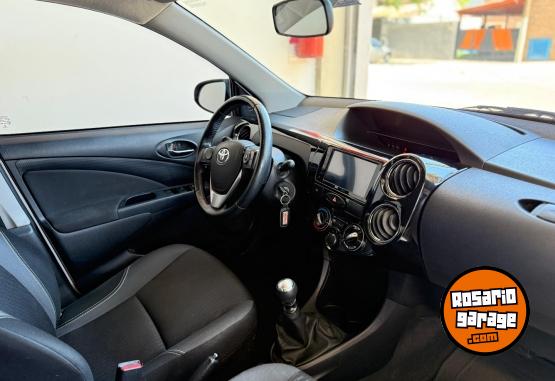 Autos - Toyota Etios XLS 2023 Nafta 92000Km - En Venta