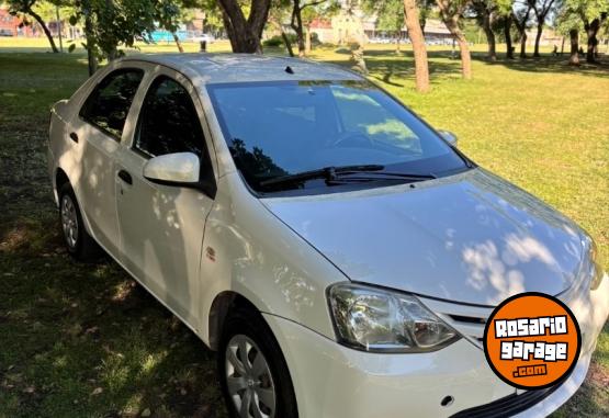 Autos - Toyota Etios 2015 Nafta 116000Km - En Venta