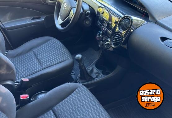 Autos - Toyota Etios 2015 Nafta 116000Km - En Venta