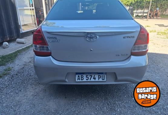 Autos - Toyota Etios XLS 2017 FULL 2017 Nafta 128000Km - En Venta