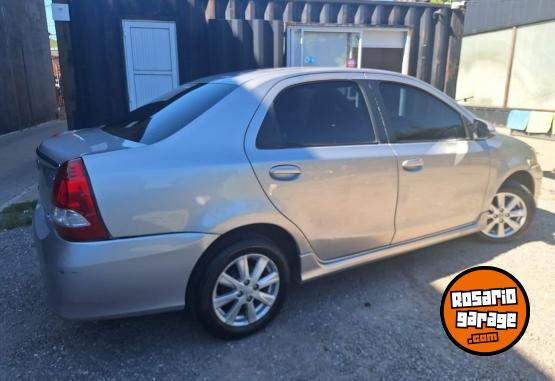 Autos - Toyota Etios XLS 2017 FULL 2017 Nafta 128000Km - En Venta
