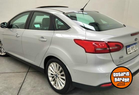 Autos - Ford Focus 2.0 Titanium 2017 Nafta 120000Km - En Venta