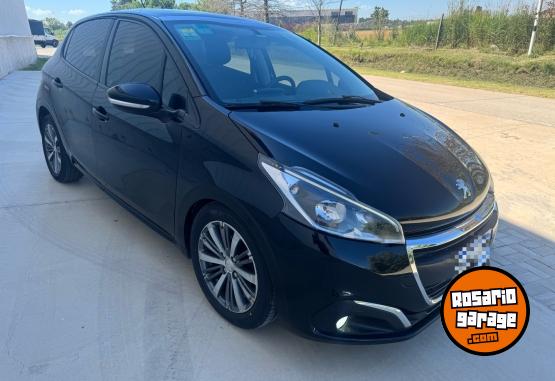 Autos - Peugeot 208 2017 Nafta 106000Km - En Venta
