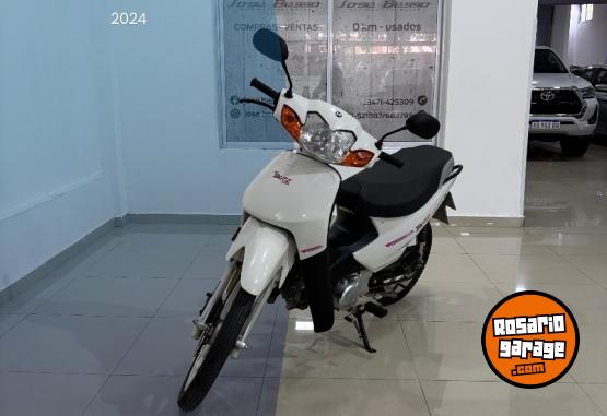 Motos - Motomel Blitz 2024 Nafta 6400Km - En Venta