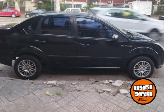 Autos - Ford Fiesta Max Ambiente Plus 2009 Nafta 183000Km - En Venta