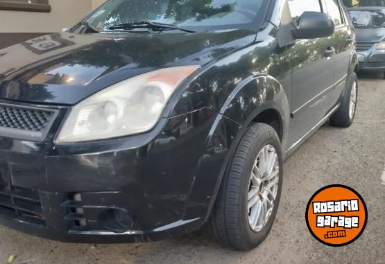 Autos - Ford Fiesta Max Ambiente Plus 2009 Nafta 183000Km - En Venta