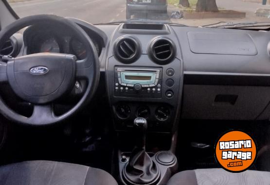 Autos - Ford Fiesta Max Ambiente Plus 2009 Nafta 183000Km - En Venta