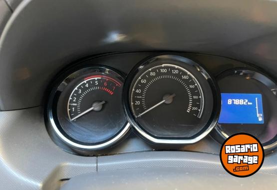 Camionetas - Renault Duster Oroch Dinamic 2.0 2016 Nafta 87000Km - En Venta