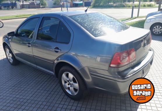 Autos - Volkswagen BORA TRENDLINE 2.0 2011 Nafta 103000Km - En Venta
