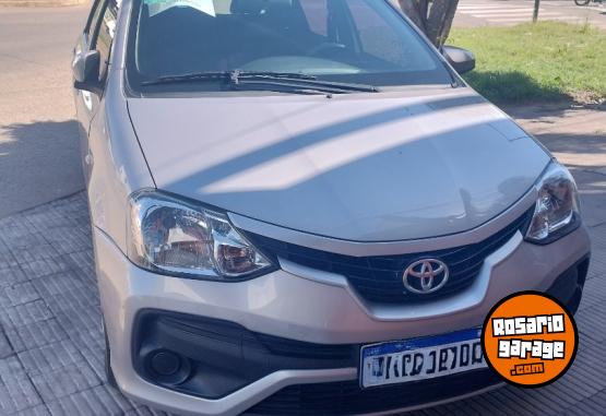 Autos - Toyota Etios xs 2017 Nafta 71000Km - En Venta
