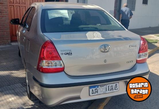 Autos - Toyota Etios xs 2017 Nafta 71000Km - En Venta