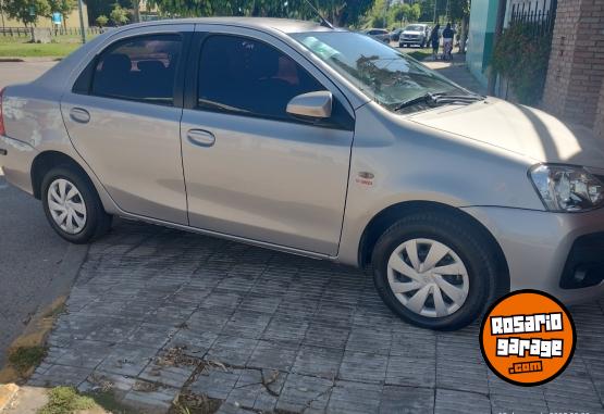 Autos - Toyota Etios xs 2017 Nafta 71000Km - En Venta