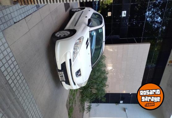 Autos - Peugeot 207 compact active 1.4 2013 Nafta 97560Km - En Venta