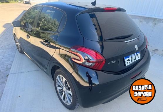 Autos - Peugeot 208 2017 Nafta 107000Km - En Venta
