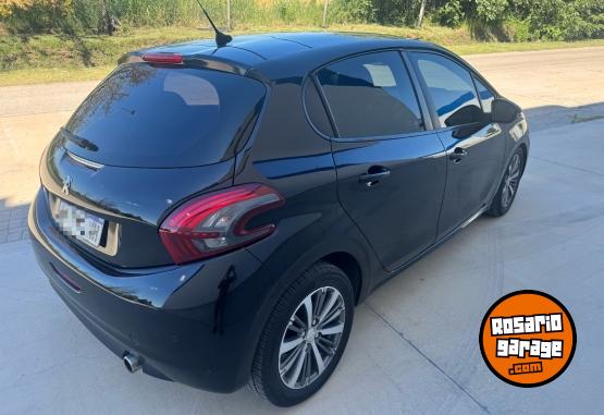 Autos - Peugeot 208 2017 Nafta 107000Km - En Venta