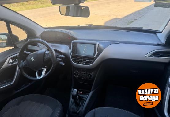 Autos - Peugeot 208 2017 Nafta 107000Km - En Venta