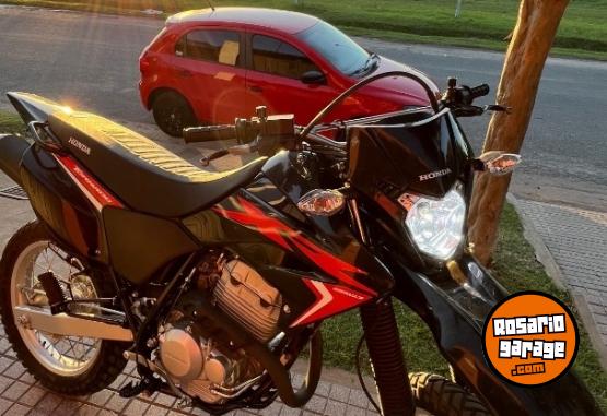 Motos - Honda Tornado 250 2023 Nafta 1300Km - En Venta