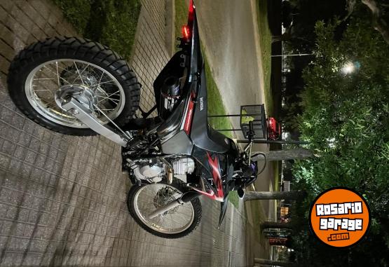 Motos - Honda Tornado 250 2023 Nafta 1300Km - En Venta