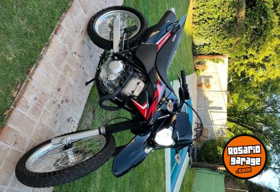 Motos - Honda Tornado 250 2023 Nafta 1300Km - En Venta