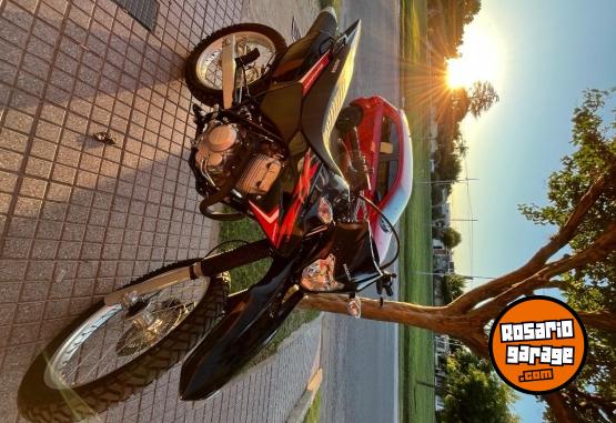 Motos - Honda Tornado 250 2023 Nafta 1300Km - En Venta