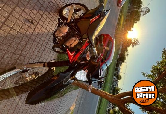 Motos - Honda Tornado 250 2023 Nafta 1300Km - En Venta