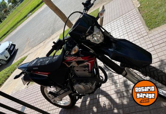 Motos - Honda Tornado 250 2023 Nafta 1300Km - En Venta