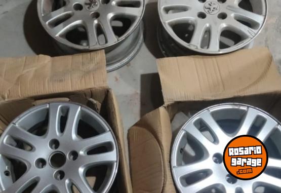 Accesorios para Autos - Llantas 15 Peugeot Cotya ideal 206 - Partner Etc. $450.000 las 4. NO BAJO PRECIO - En Venta