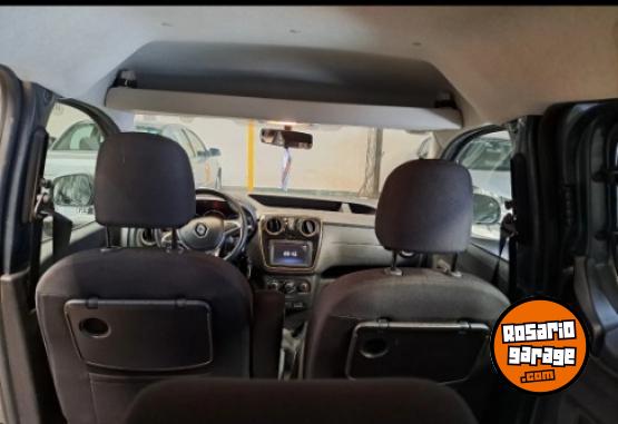 Camionetas - Renault Kangoo Stepway 2023 GNC 60000Km - En Venta