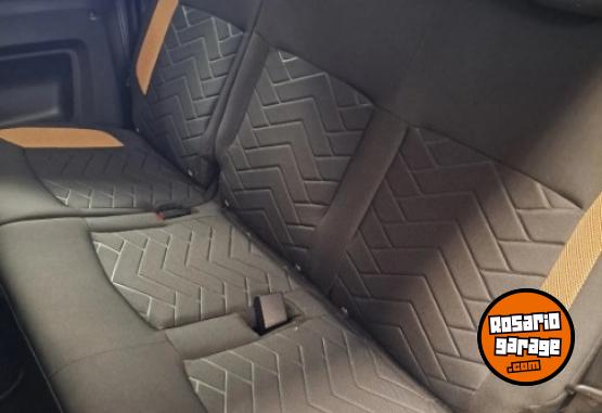 Camionetas - Renault Kangoo Stepway 2023 GNC 60000Km - En Venta