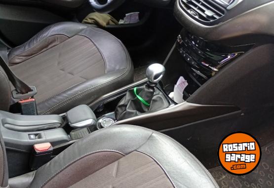 Autos - Peugeot 2008 2016 Nafta 100000Km - En Venta