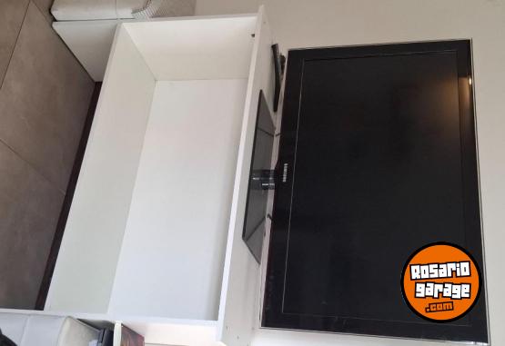 Hogar - VENDO TV Y MUEBLE - En Venta