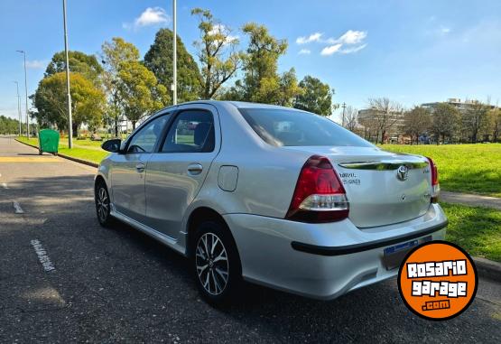 Autos - Toyota Etios 2021 Nafta 61000Km - En Venta