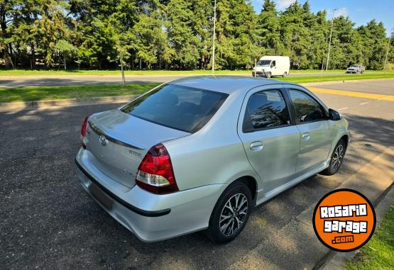 Autos - Toyota Etios 2021 Nafta 61000Km - En Venta