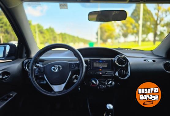 Autos - Toyota Etios 2021 Nafta 61000Km - En Venta