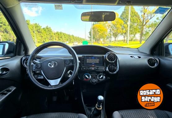 Autos - Toyota Etios 2021 Nafta 61000Km - En Venta