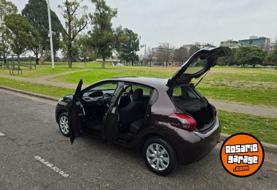Autos - Peugeot 208 2017 Nafta 100000Km - En Venta