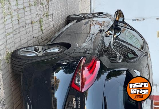 Autos - Peugeot 208 XY 2014 Nafta 107000Km - En Venta