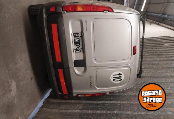 Utilitarios - Renault Kangoo 2015 GNC 148000Km - En Venta