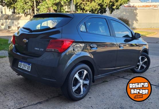 Autos - Chevrolet Onix 2017 Nafta 99000Km - En Venta