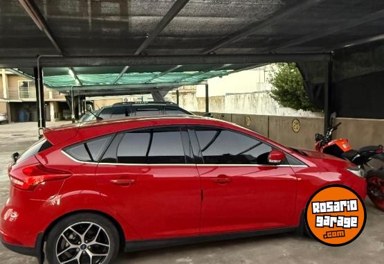 Autos - Ford Focus Titanium 2015 Nafta 81000Km - En Venta