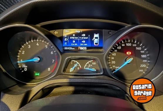 Autos - Ford Focus Titanium 2015 Nafta 81000Km - En Venta