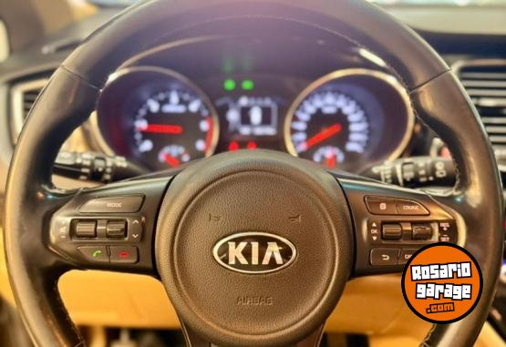 Camionetas - Kia Carnival EX Premium 2017 Diesel 132000Km - En Venta