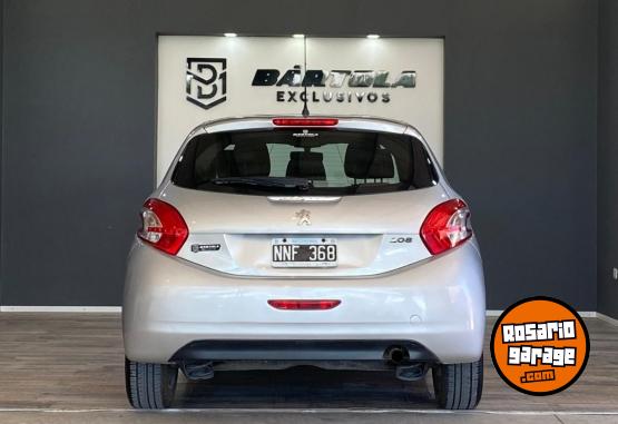 Autos - Peugeot 208 Touchcreen 2014 Nafta 92300Km - En Venta