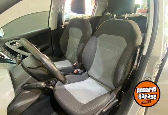 Autos - Peugeot 208 Touchcreen 2014 Nafta 92300Km - En Venta