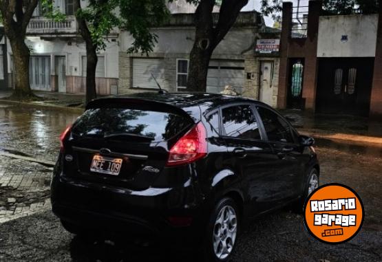 Autos - Ford Fiesta Kinetic 2013 Nafta 100000Km - En Venta