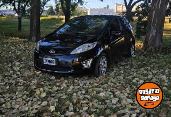 Autos - Ford Fiesta Kinetic 2013 Nafta 100000Km - En Venta
