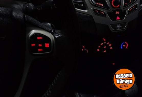 Autos - Ford Fiesta Kinetic 2013 Nafta 100000Km - En Venta