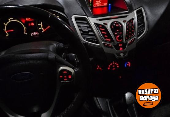 Autos - Ford Fiesta Kinetic 2013 Nafta 100000Km - En Venta